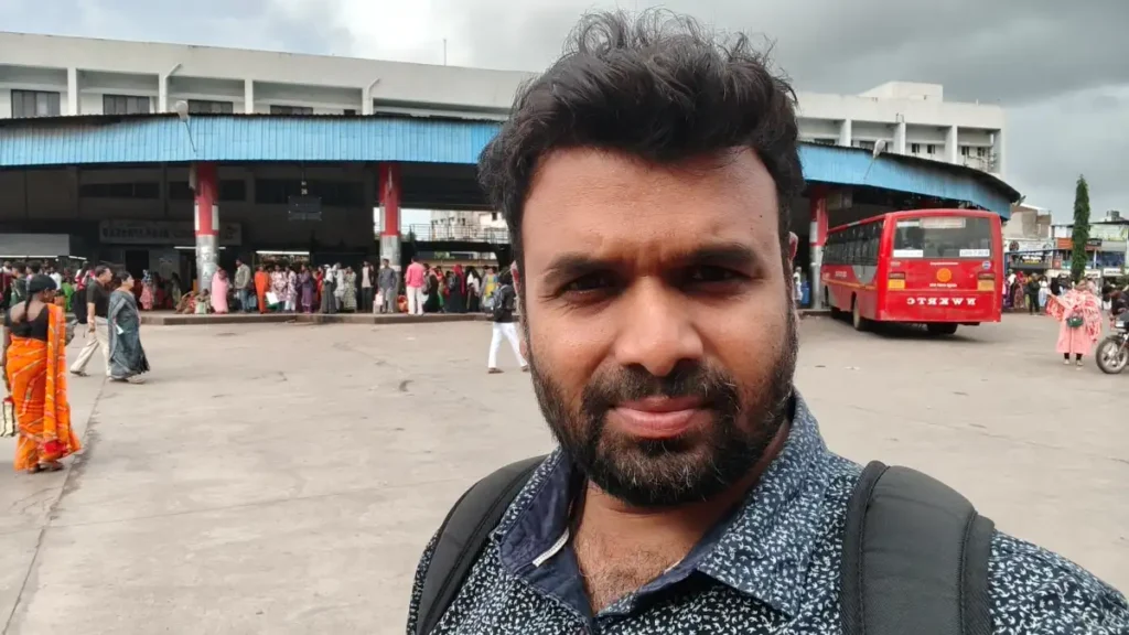 Sulaimaan Patel at Chikodi Bus Stand with NWKRTC red bus behind-nomadpatel.in